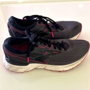Brooks Women's Running Shoes - Black and Pink